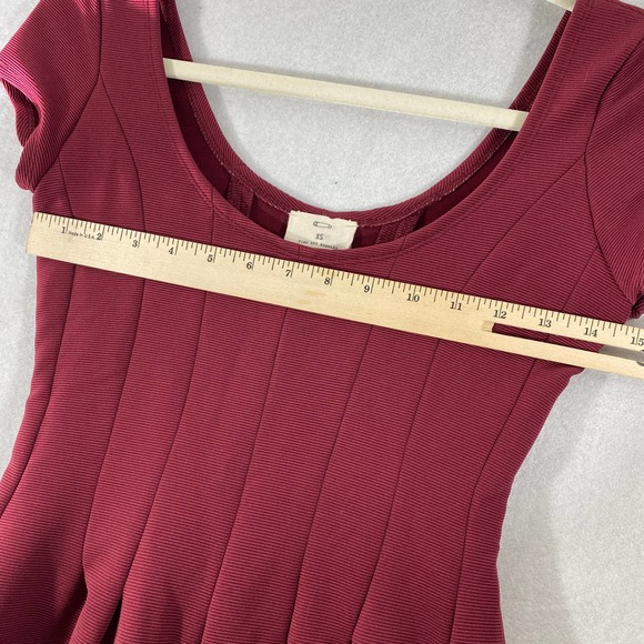 Urban Outfitters Dress XS Burgundy Red Pleated A-Line Mini Short Sleeve - Picture 7 of 10